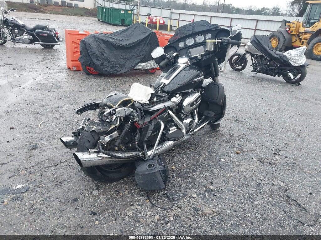 1HD1FCC10JB620733 2018 HARLEY-DAVIDSON FLHTCU photo no. 4