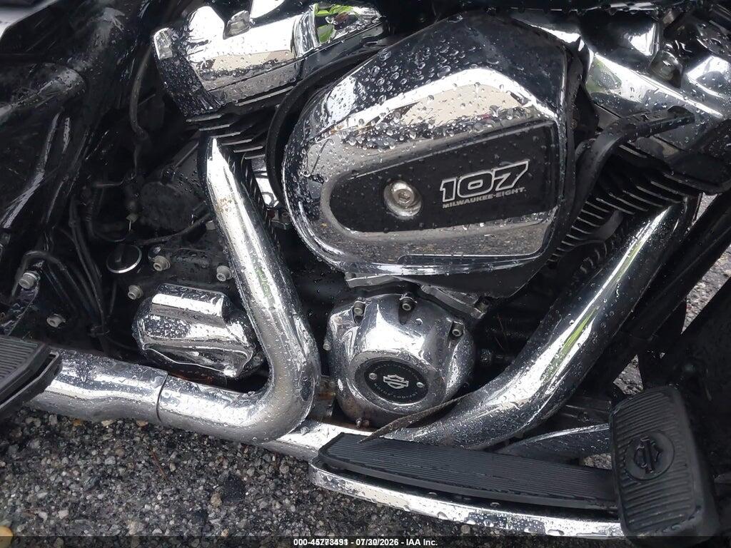 1HD1FCC10JB620733 2018 HARLEY-DAVIDSON FLHTCU photo no. 8