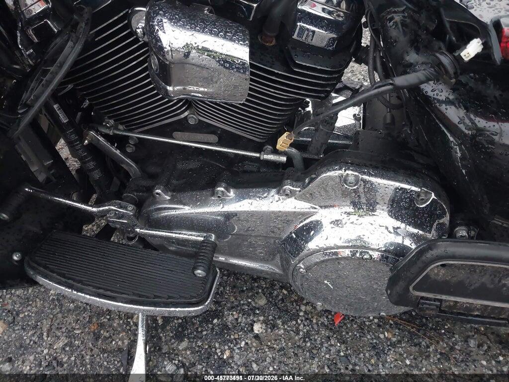 1HD1FCC10JB620733 2018 HARLEY-DAVIDSON FLHTCU photo no. 9