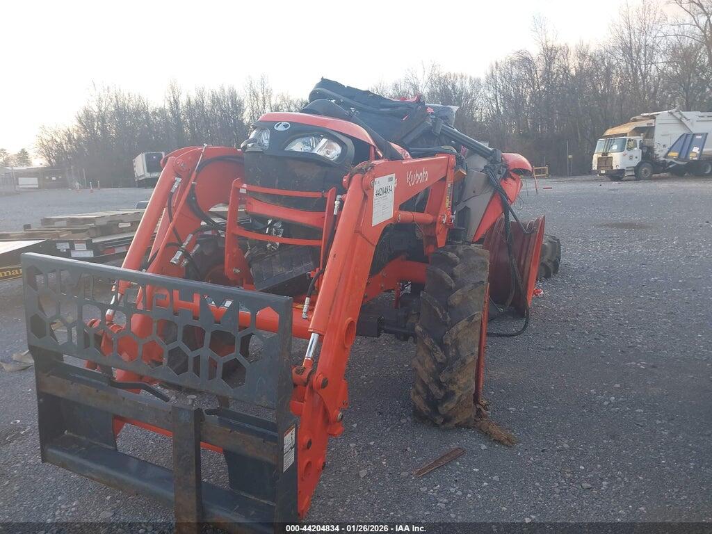 KBUMFCDCPN8G94919 2022 KUBOTA M70602D TRACTOR photo no. 2