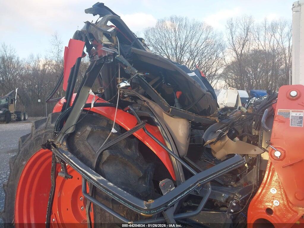 KBUMFCDCPN8G94919 2022 KUBOTA M70602D TRACTOR photo no. 8