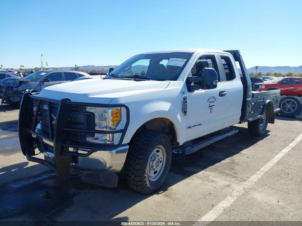 1FD8X3BT1HED09820 2017 FORD F-350 photo no. 2