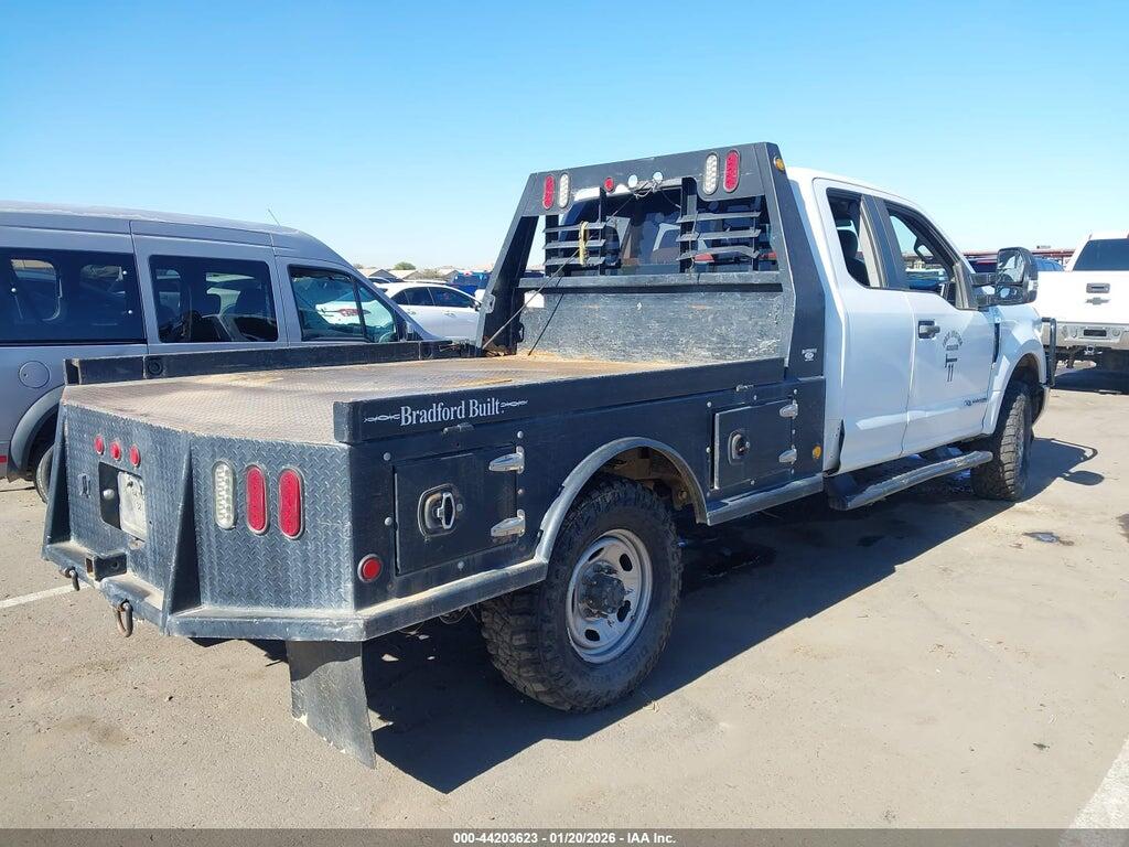 1FD8X3BT1HED09820 2017 FORD F-350 photo no. 4