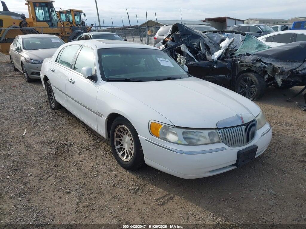 1LNHM82W8YY901892 2000 LINCOLN TOWN CAR photo no. 1