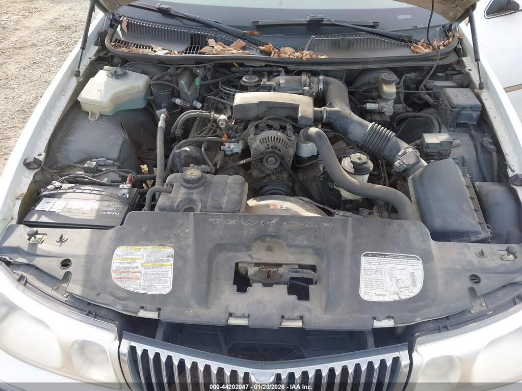 1LNHM82W8YY901892 2000 LINCOLN TOWN CAR photo no. 10