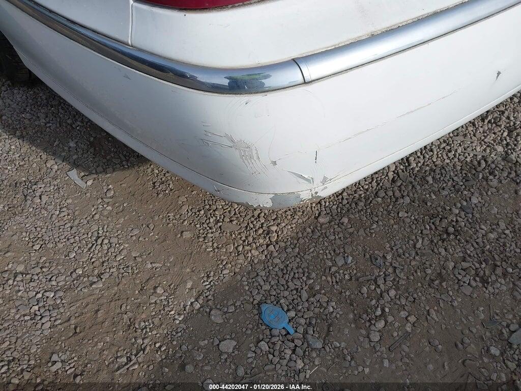 1LNHM82W8YY901892 2000 LINCOLN TOWN CAR photo no. 12