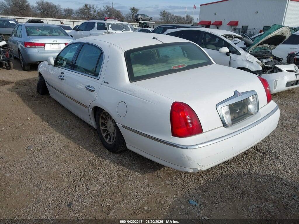 1LNHM82W8YY901892 2000 LINCOLN TOWN CAR photo no. 3