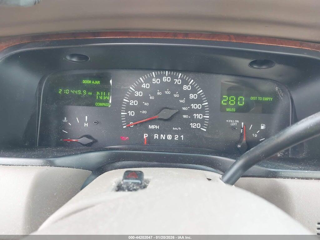 1LNHM82W8YY901892 2000 LINCOLN TOWN CAR photo no. 7