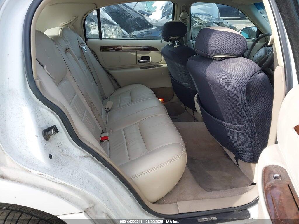 1LNHM82W8YY901892 2000 LINCOLN TOWN CAR photo no. 8