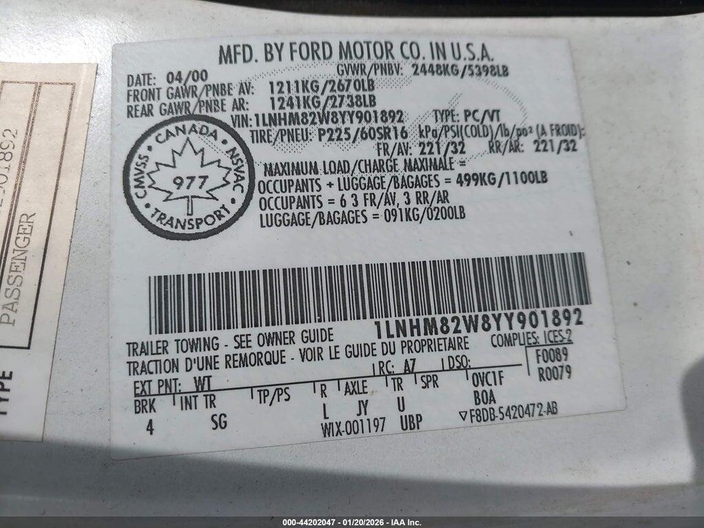 1LNHM82W8YY901892 2000 LINCOLN TOWN CAR photo no. 9