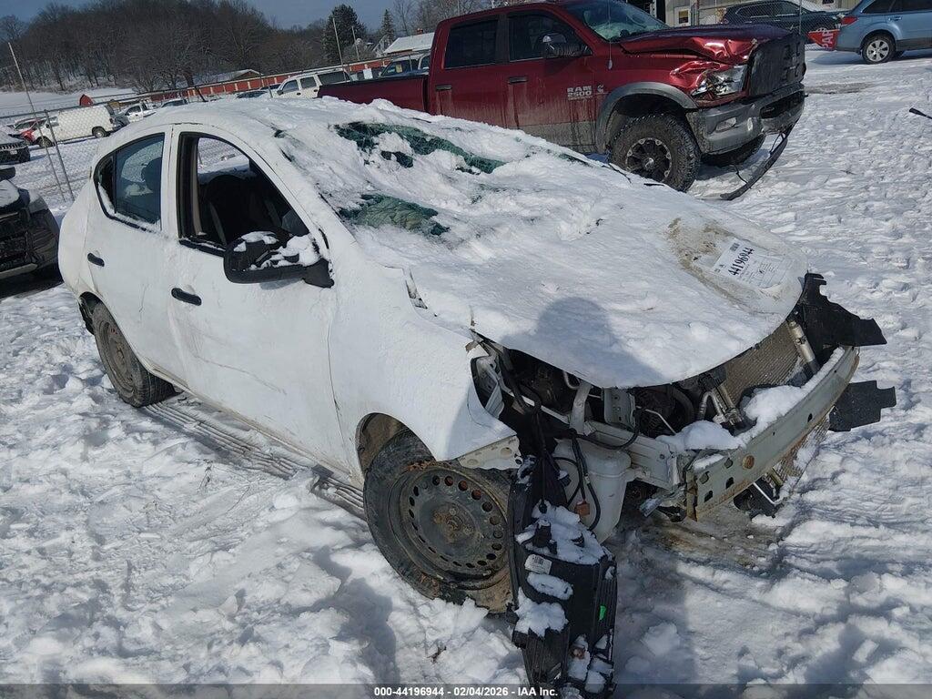 3N1CN7AP4FL889824 2015 NISSAN VERSA photo no. 1