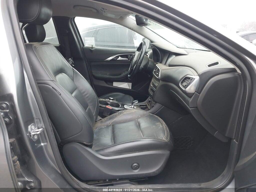 SJKCH5CP0JA060820 2018 INFINITI QX30 photo no. 5