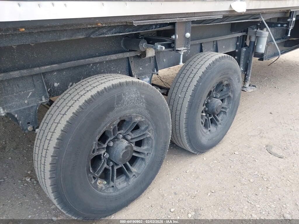5ZT3SR2B2T6117458 2026 FOREST RIVER SABRE 5TH WHEEL photo no. 11