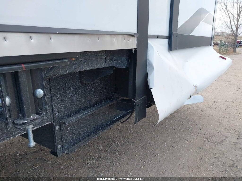5ZT3SR2B2T6117458 2026 FOREST RIVER SABRE 5TH WHEEL photo no. 12