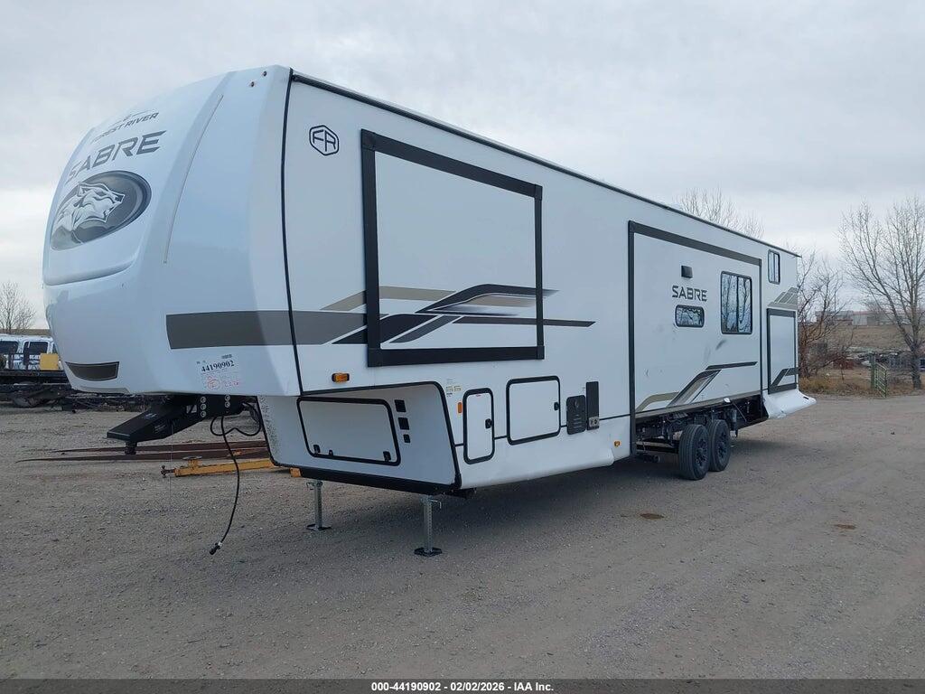 5ZT3SR2B2T6117458 2026 FOREST RIVER SABRE 5TH WHEEL photo no. 2