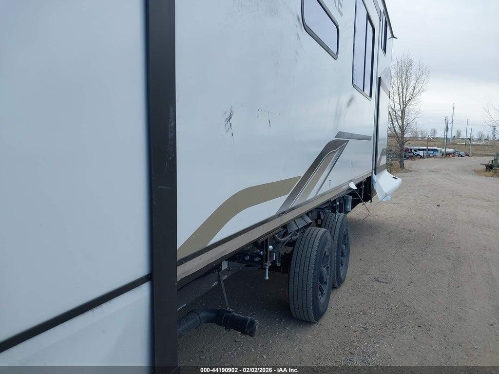 5ZT3SR2B2T6117458 2026 FOREST RIVER SABRE 5TH WHEEL photo no. 8