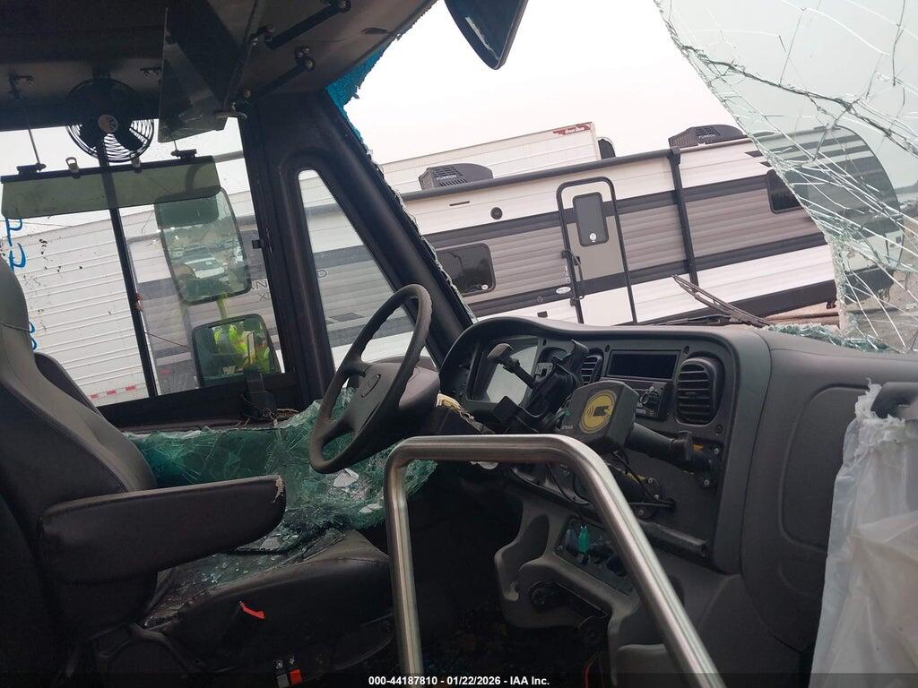 4UZABRFC1NCMU1867 2022 FREIGHTLINER CHASSIS photo no. 5