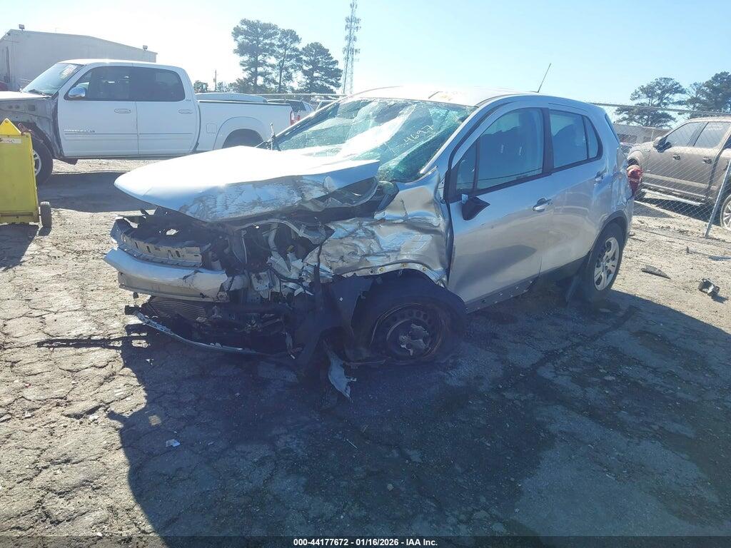 KL7CJKSB8HB224697 2017 CHEVROLET TRAX photo no. 2