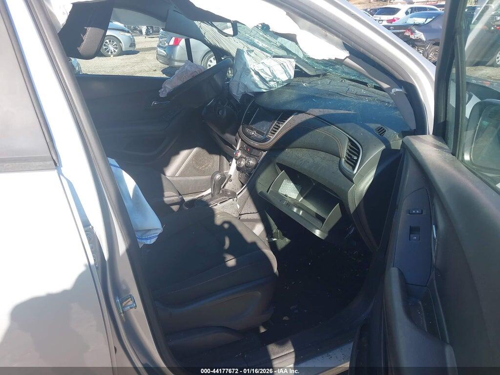 KL7CJKSB8HB224697 2017 CHEVROLET TRAX photo no. 5