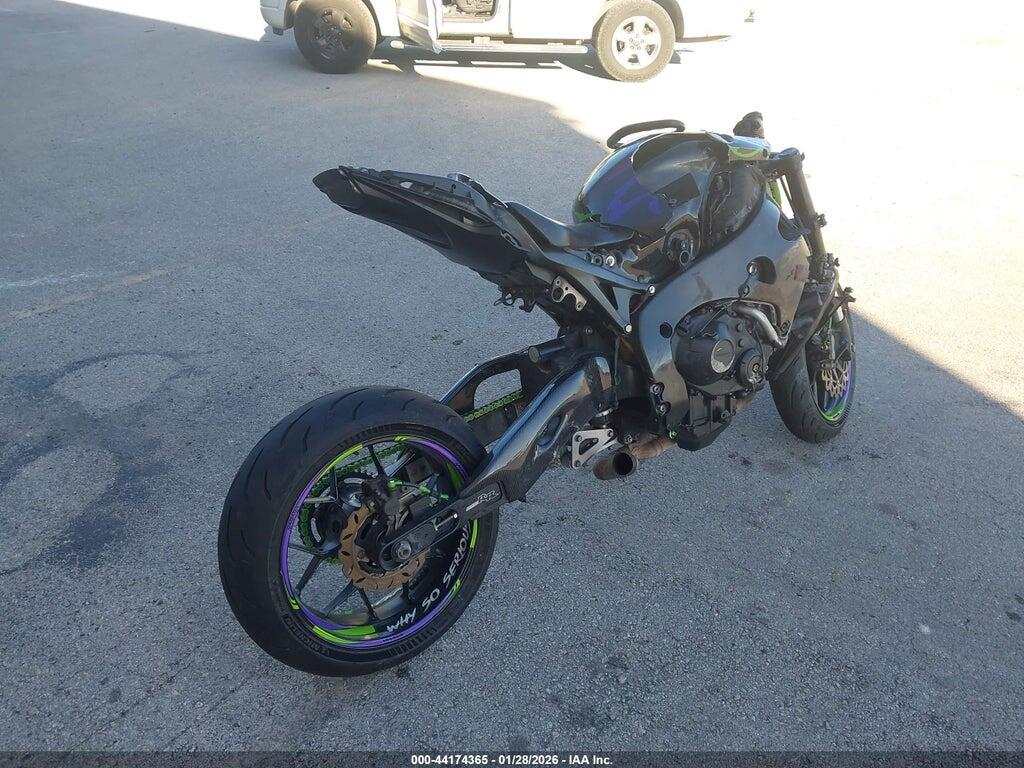 2012 HONDA CBR1000 RR — Фото 4 из 12