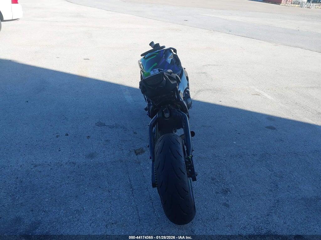2012 HONDA CBR1000 RR — Фото 6 из 12