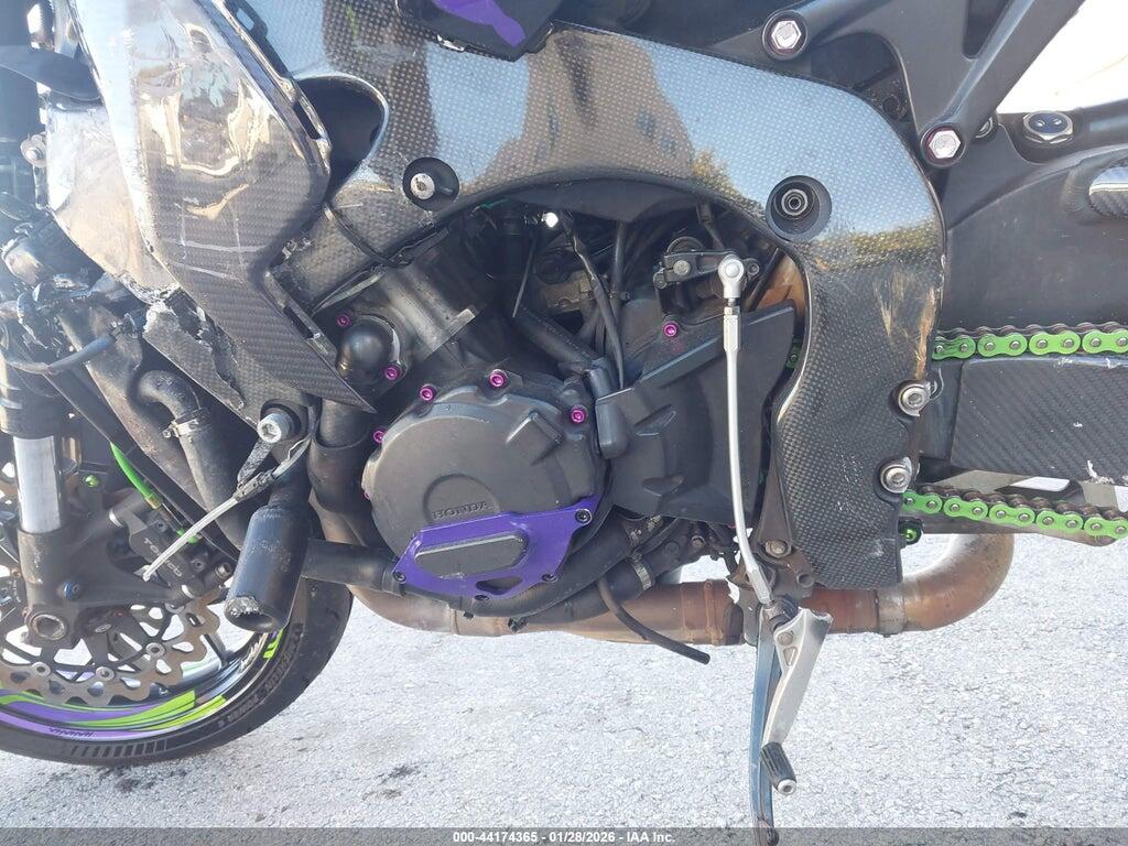 2012 HONDA CBR1000 RR — Фото 9 из 12