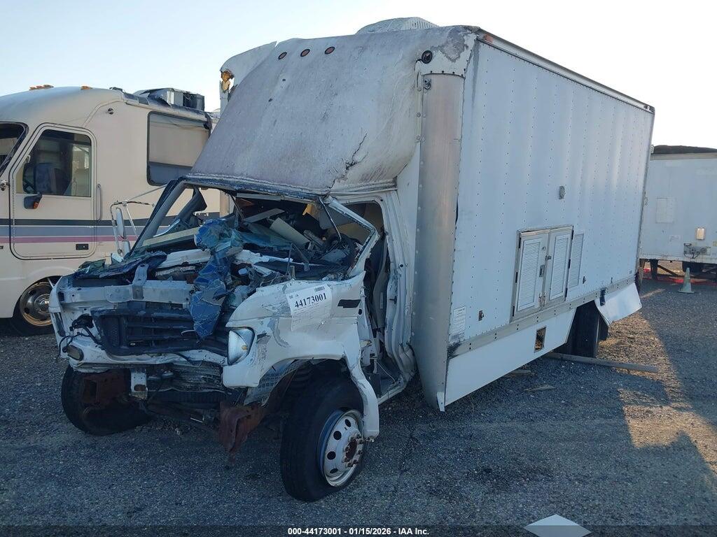 1FDXE45F2YHA94587 2000 FORD E-450 CUTAWAY photo no. 2