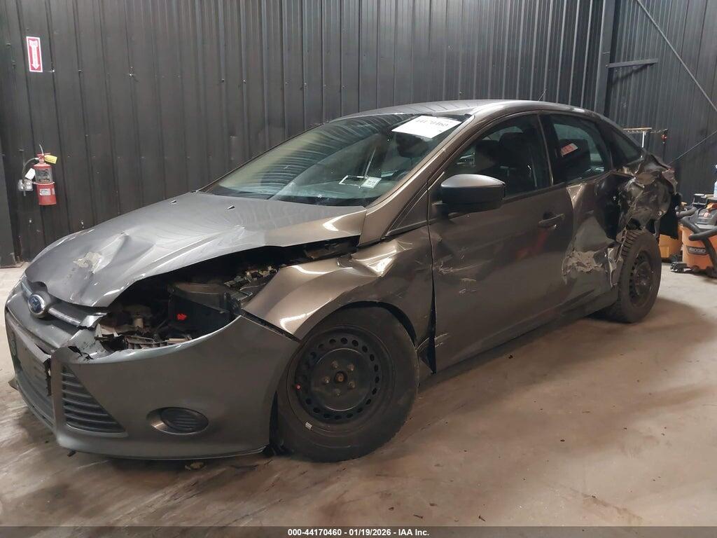 1FAHP3E21CL241827 2012 FORD FOCUS photo no. 2