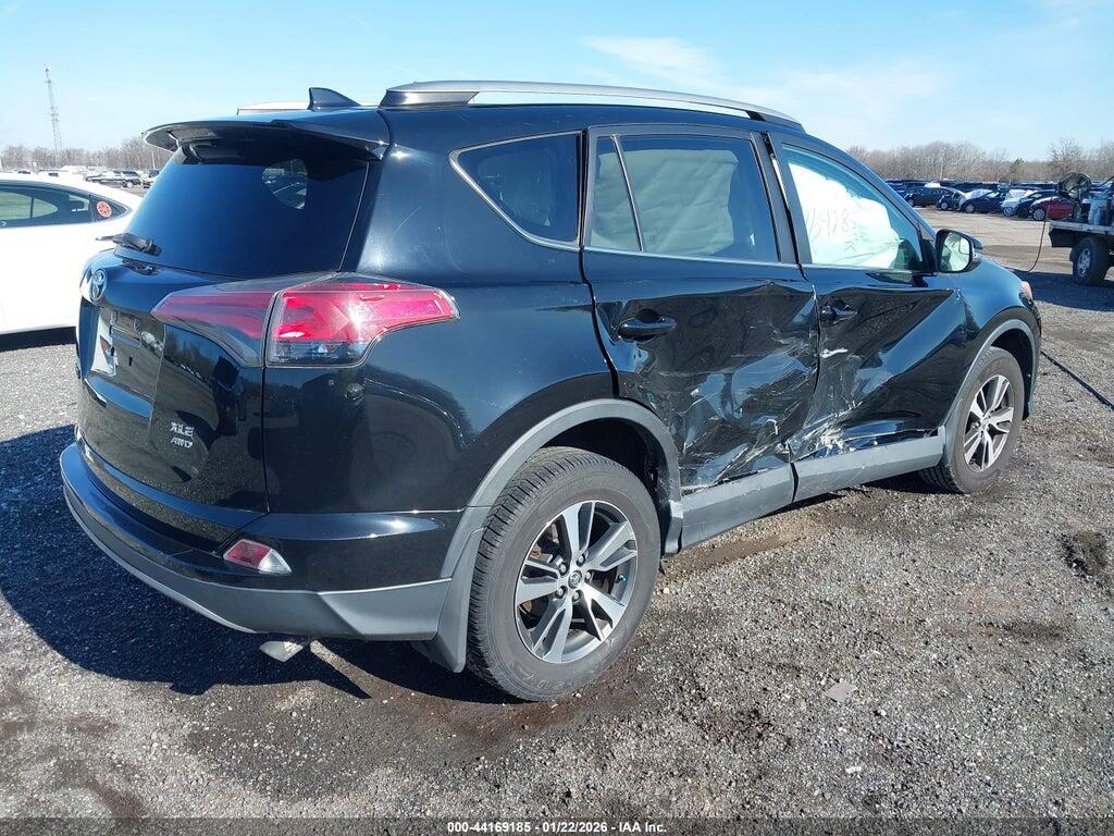 2T3RFREV1HW615288 2017 TOYOTA RAV4 photo no. 4