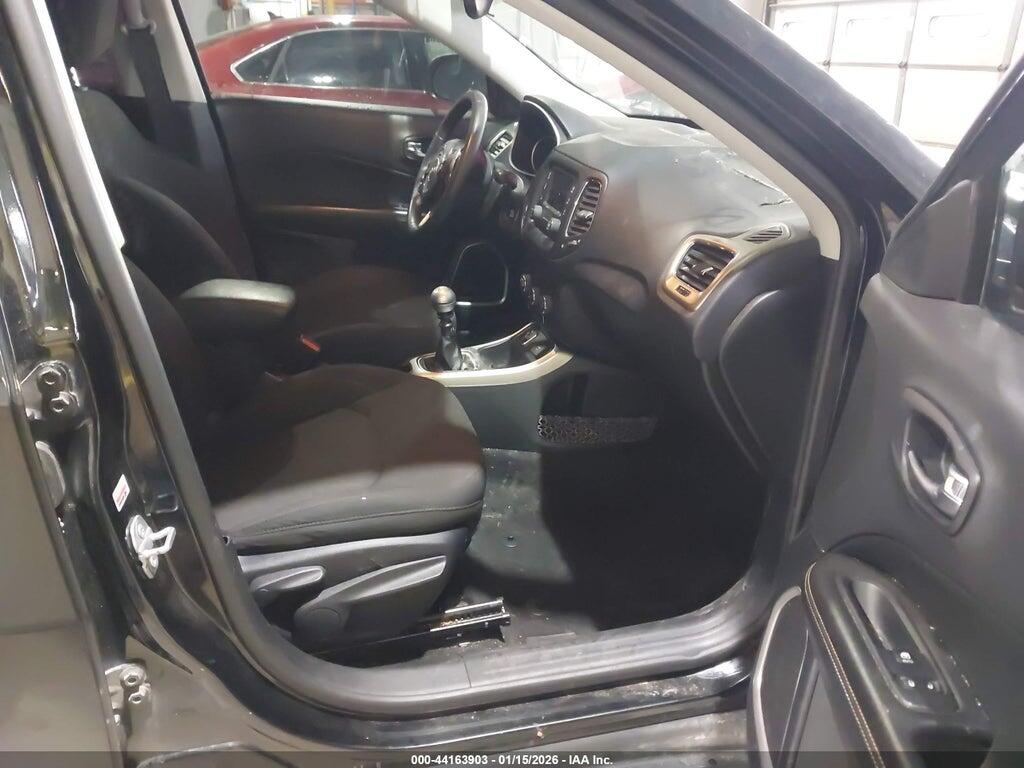 3C4NJCAB3JT204770 2018 JEEP COMPASS photo no. 5