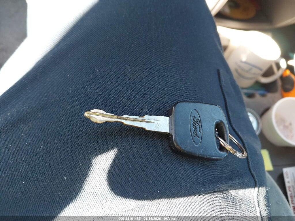 1FMYU01191KD91794 2001 FORD ESCAPE photo no. 11