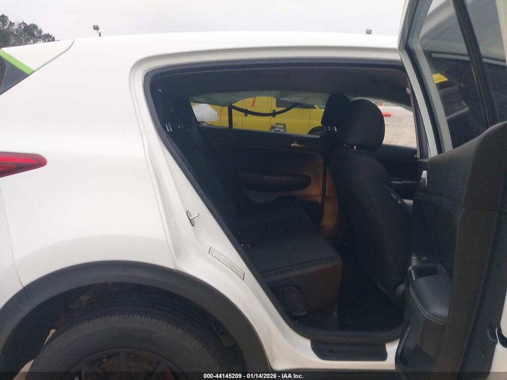 KNDPMCAC6J7430573 2018 KIA SPORTAGE photo no. 8