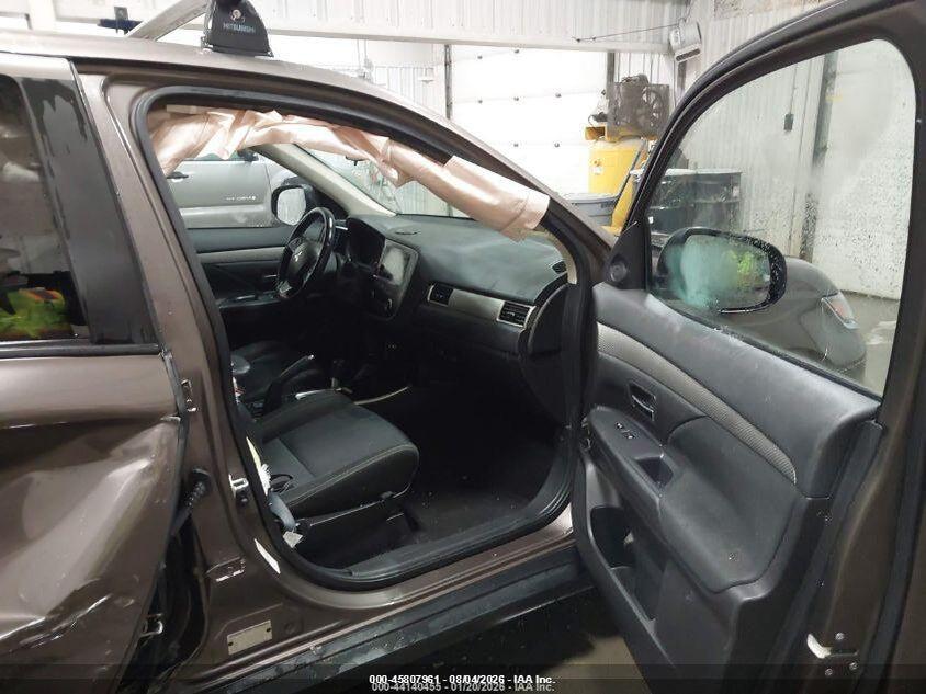 JA4AD3A34JZ021704 2018 MITSUBISHI OUTLANDER photo no. 5