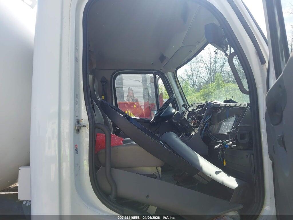 4UZAEDE30GCHC9134 2016 FREIGHTLINER CHASSIS photo no. 5