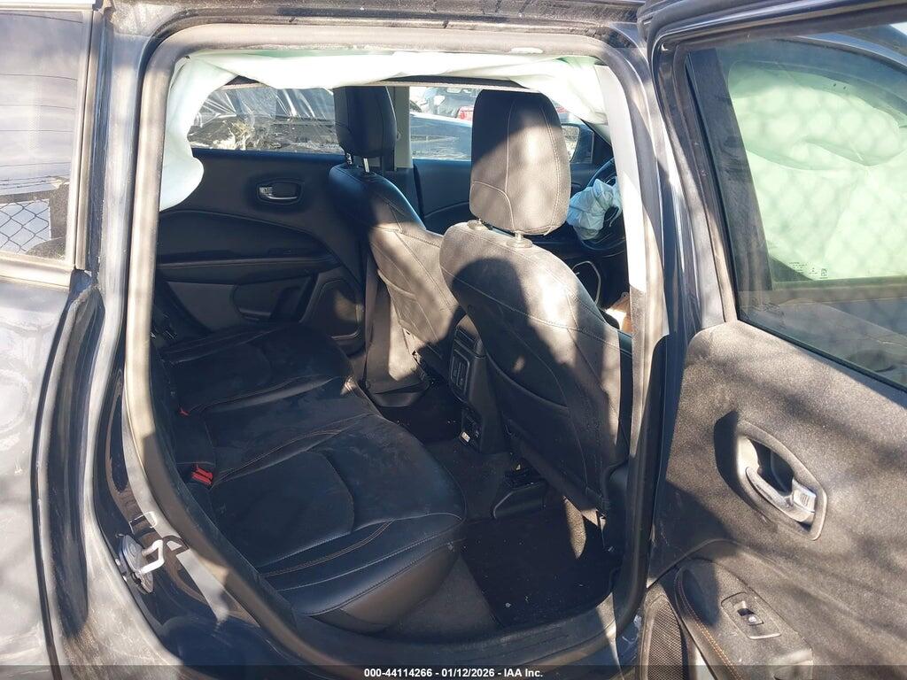 3C4NJCCB4JT205049 2018 JEEP COMPASS photo no. 8