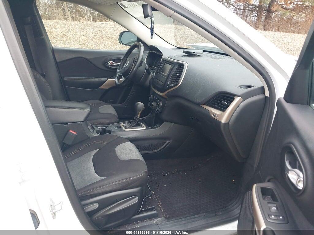 1C4PJLCB5JD620430 2018 JEEP CHEROKEE photo no. 5