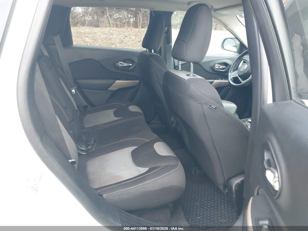 1C4PJLCB5JD620430 2018 JEEP CHEROKEE photo no. 8