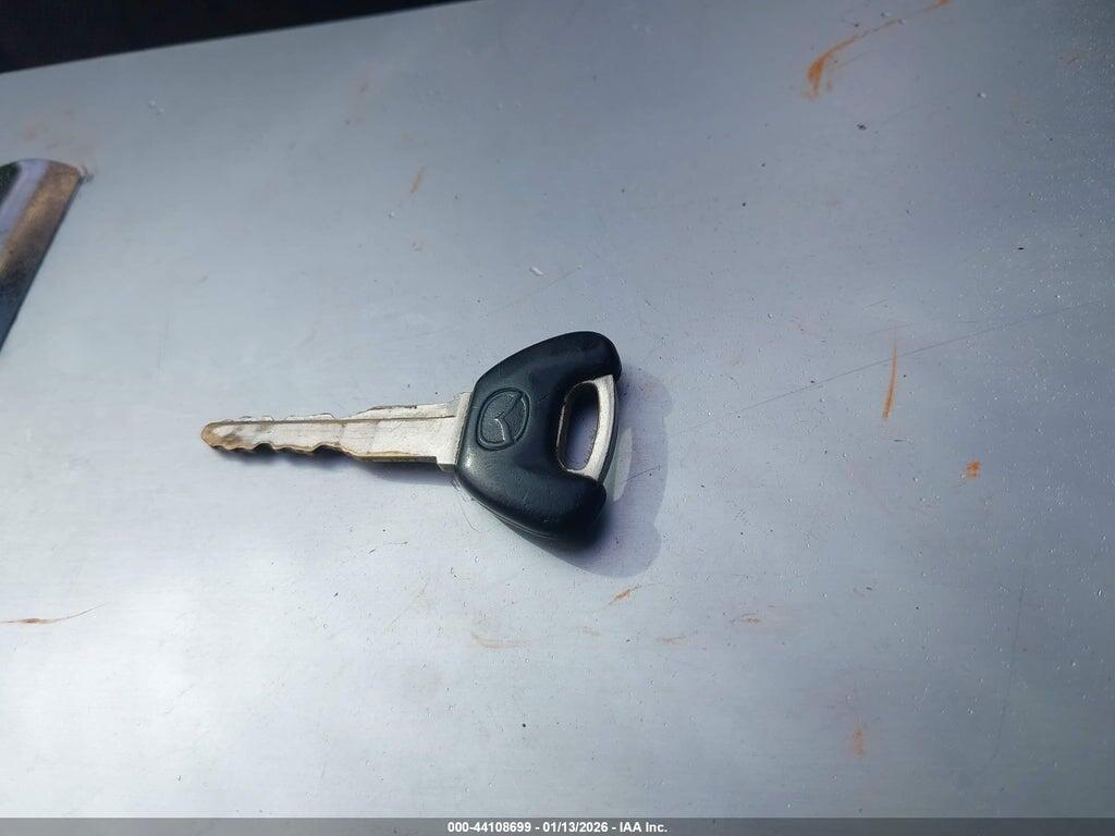 1YVGF22D615212294 2001 MAZDA 626 photo no. 11