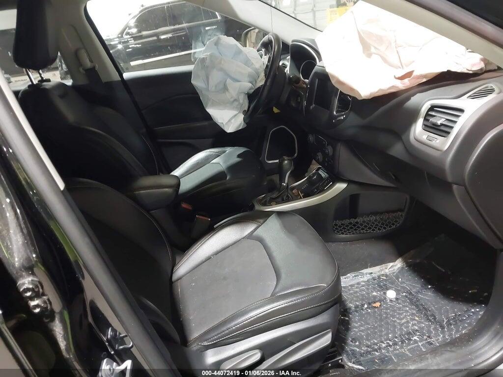 3C4NJDBBXKT683713 2019 JEEP COMPASS photo no. 5