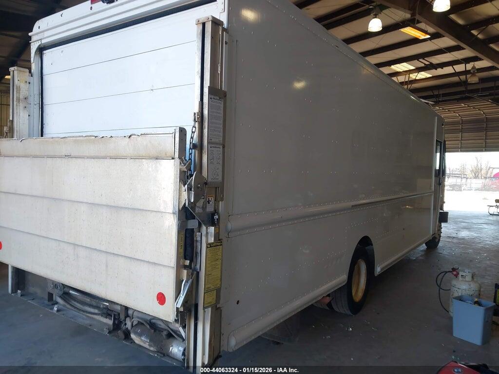 4UZAC3DV7CCBT7215 2012 FREIGHTLINER CHASSIS photo no. 4