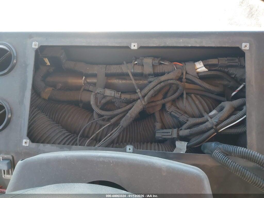 4UZAC3DV7CCBT7215 2012 FREIGHTLINER CHASSIS photo no. 5