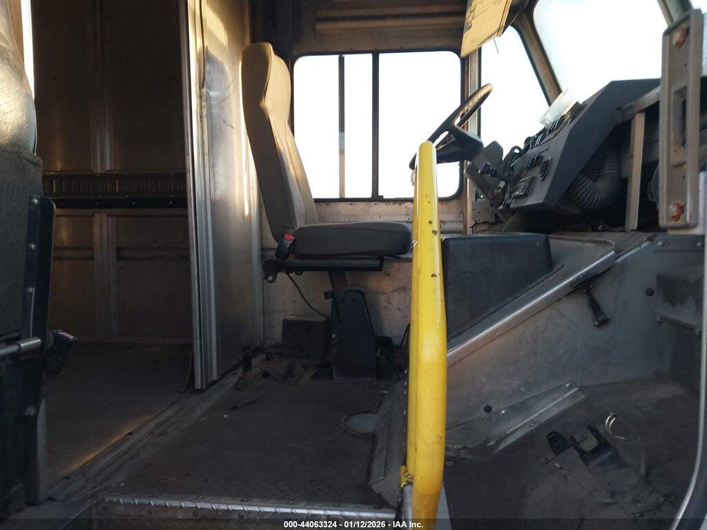 4UZAC3DV7CCBT7215 2012 FREIGHTLINER CHASSIS photo no. 7