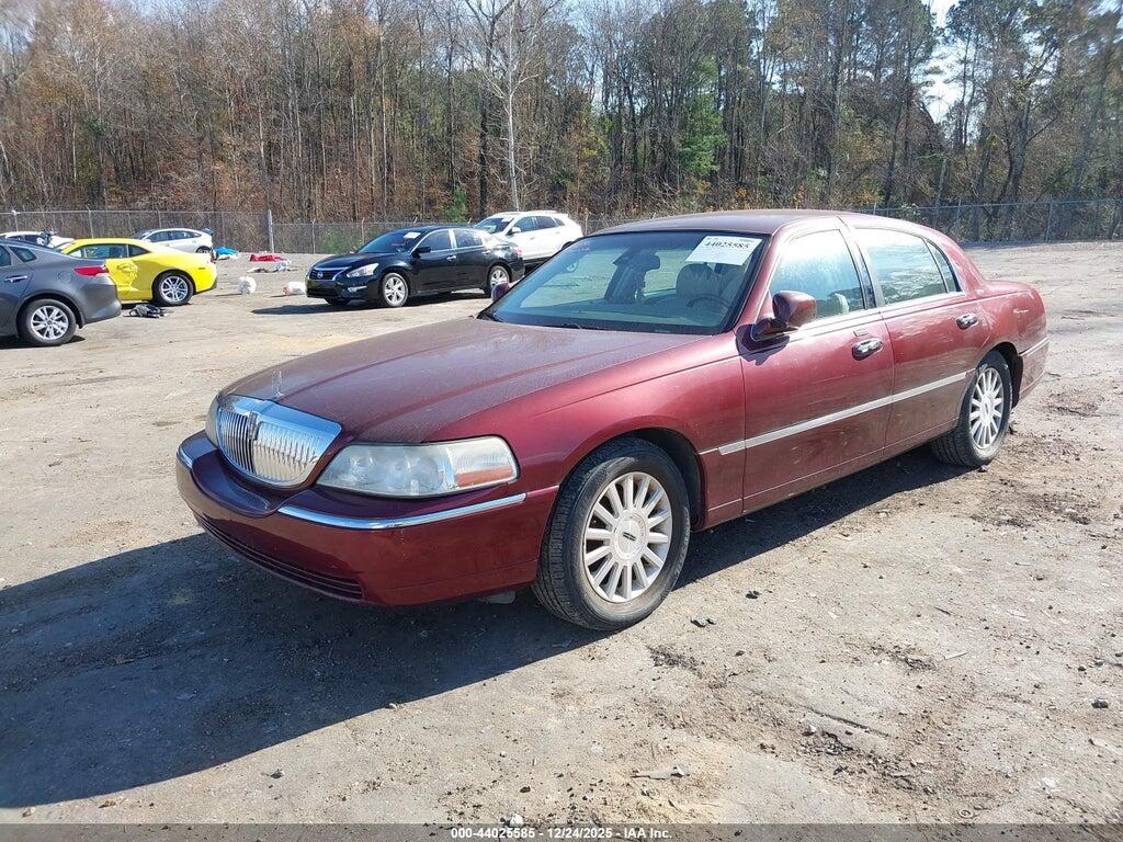 1LNHM82W03Y604379 2003 LINCOLN TOWN CAR photo no. 2