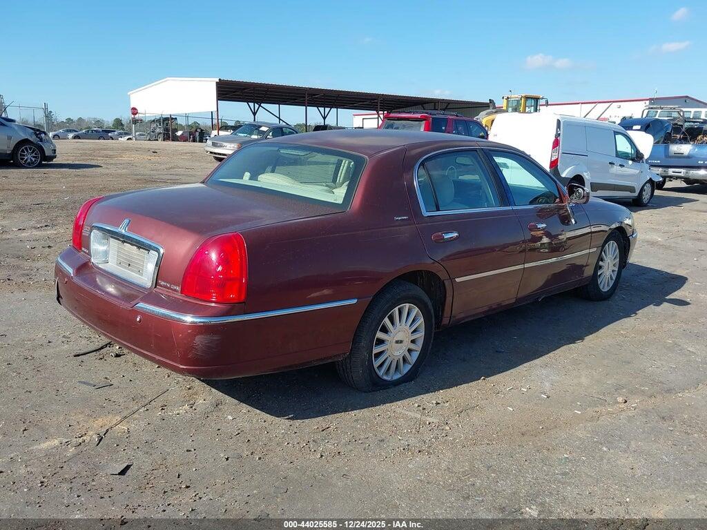 1LNHM82W03Y604379 2003 LINCOLN TOWN CAR photo no. 4