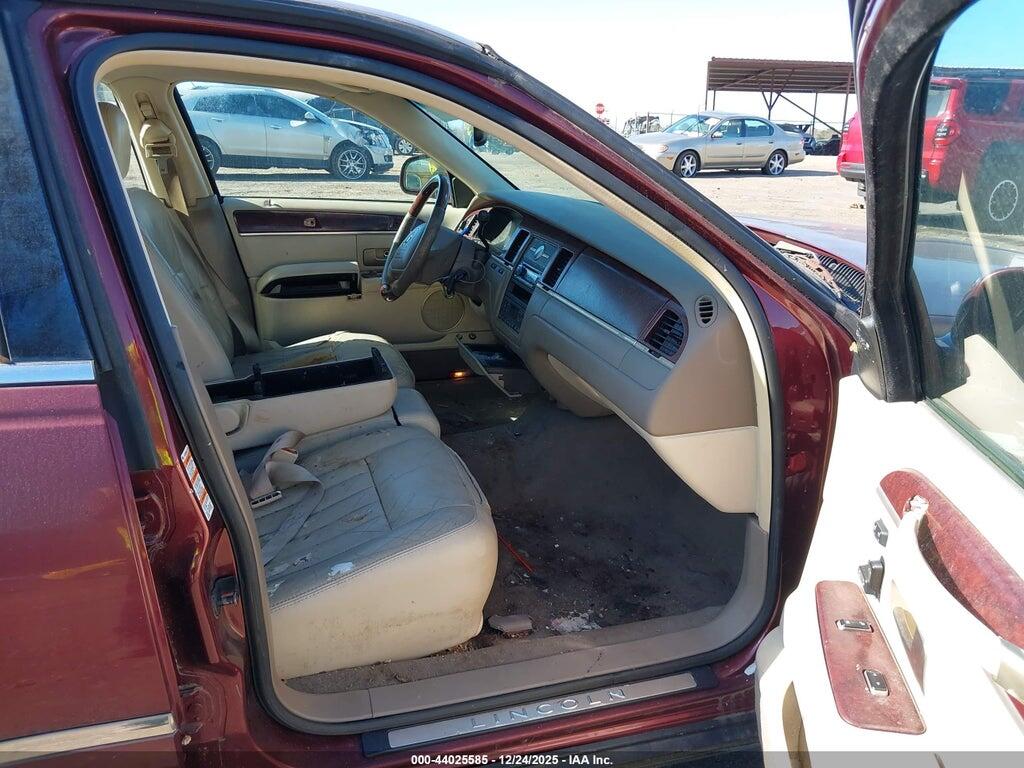 1LNHM82W03Y604379 2003 LINCOLN TOWN CAR photo no. 5