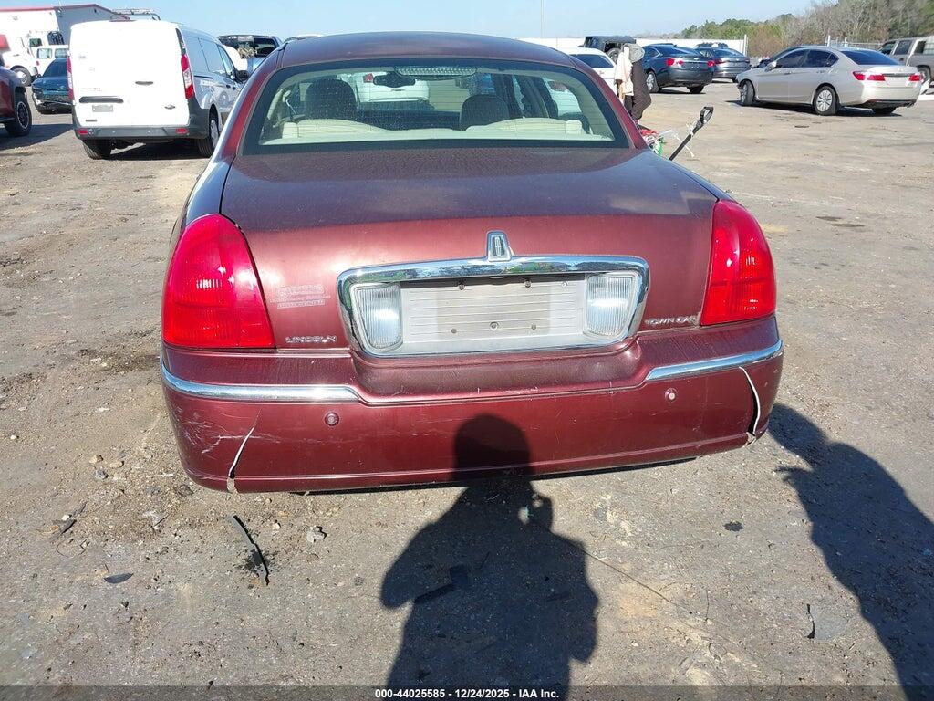 1LNHM82W03Y604379 2003 LINCOLN TOWN CAR photo no. 6