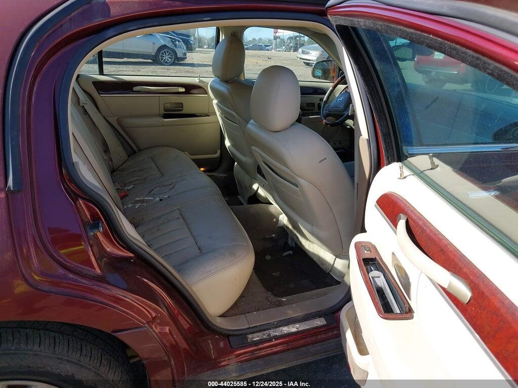 1LNHM82W03Y604379 2003 LINCOLN TOWN CAR photo no. 8