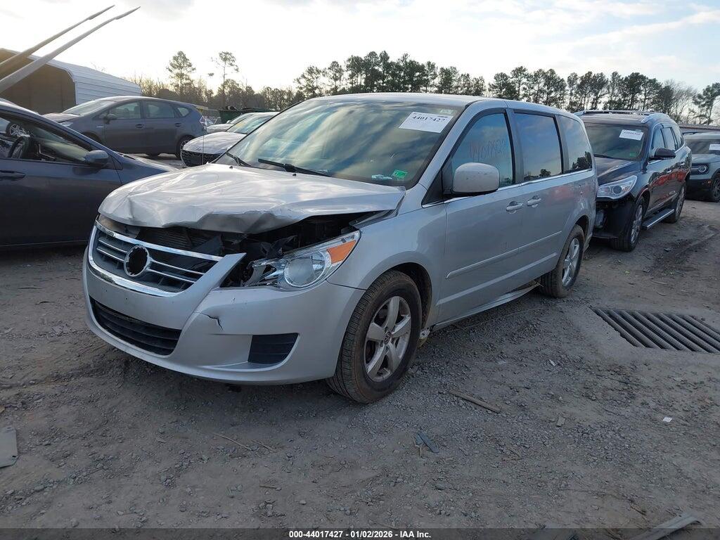 2V4RW3D18AR262758 2010 VOLKSWAGEN ROUTAN photo no. 2