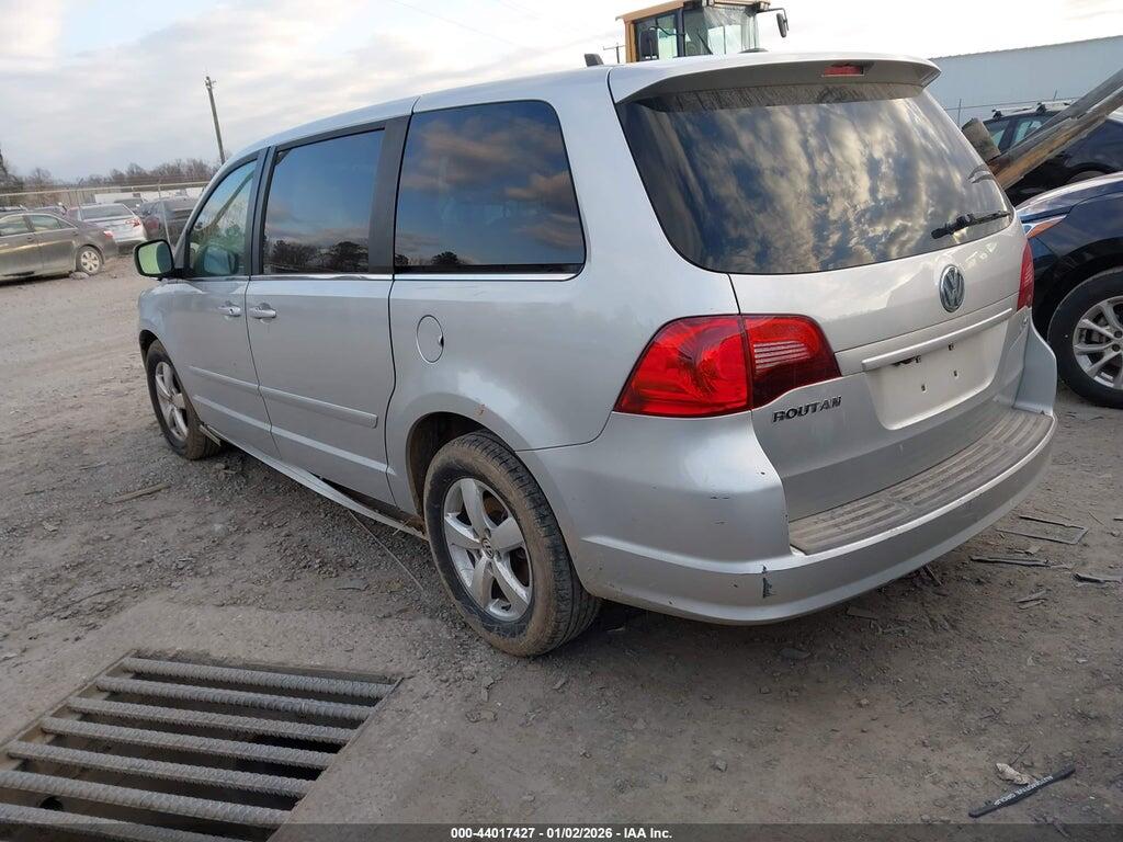 2V4RW3D18AR262758 2010 VOLKSWAGEN ROUTAN photo no. 3