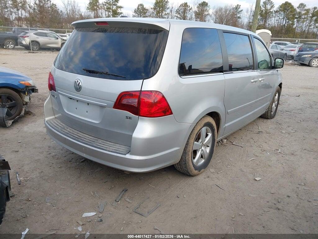2V4RW3D18AR262758 2010 VOLKSWAGEN ROUTAN photo no. 4